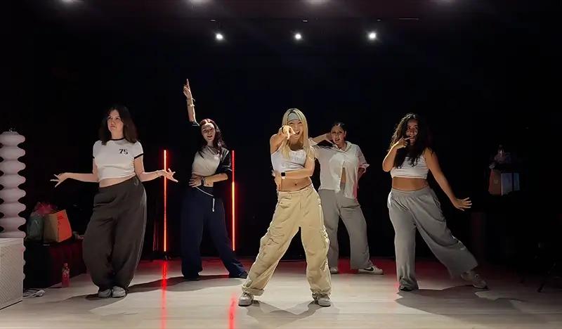K-POP Dance Class with a Professional Choreographer in Hongdae (Join-in/ Private) - main view