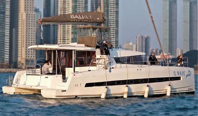 Premium Yacht Tour at Gwangalli Beach, Busan - main view