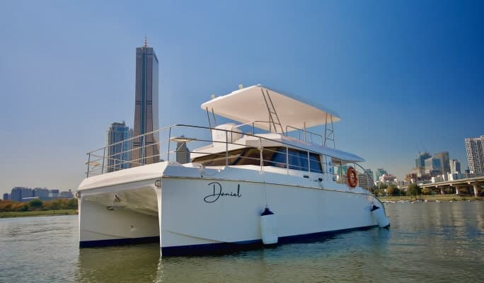 Hangang River Public Yacht Tour at Yeouido Hangang Park - main view