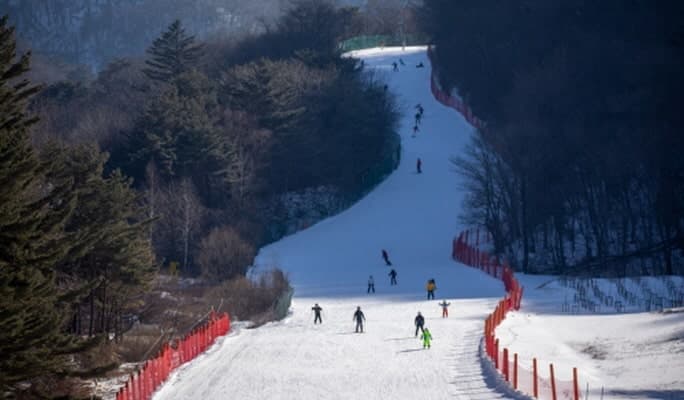 Ski/Snowboard Lift Pass + Equipment Rental Package: Yongpyong Ski Resort - main view